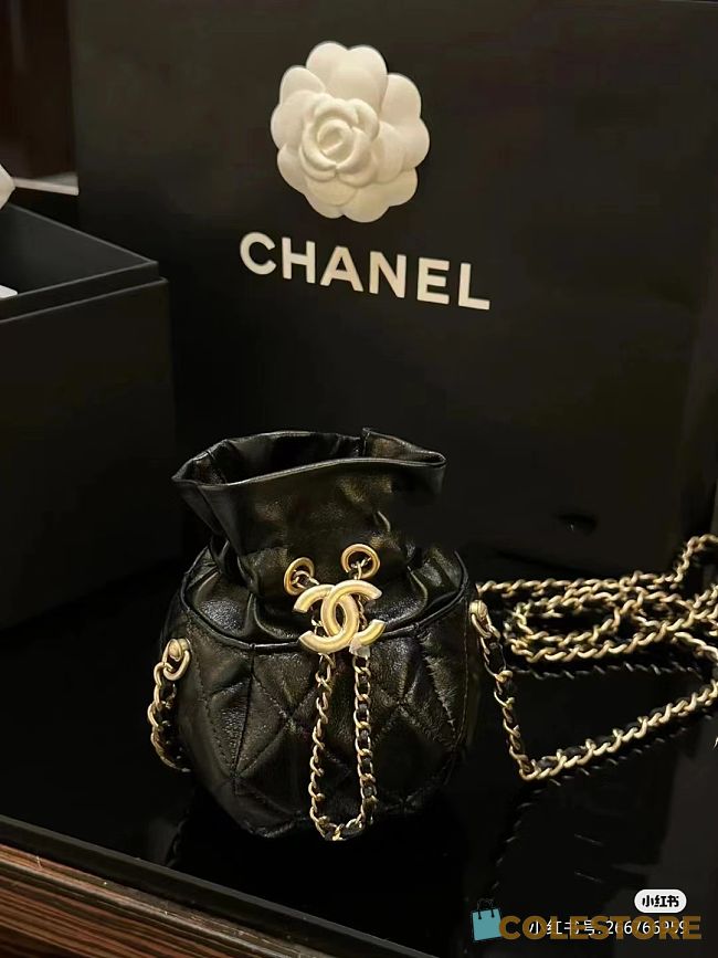 Chanel 23S Black Shiny Lambskin Clutch with Chain Black 11×10×10cm - 1