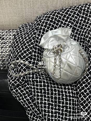Chanel 23S Black Shiny Lambskin Clutch with Chain 11×10×10cm