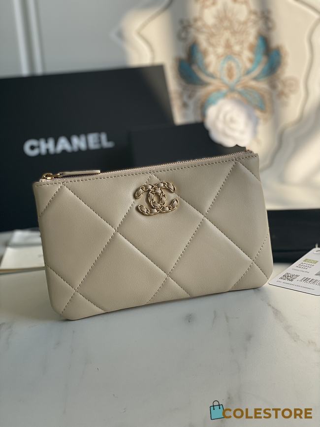 Chanel 19 Pouch Size 20x12.2x1cm - 1