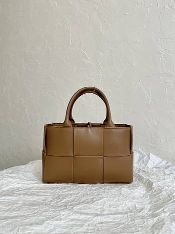 Bottega Veneta Medium Arco Tote Bag Brown Size 25×16×8cm
