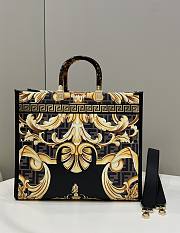 Fendi Women's Sunshine Tote Size 36x13x32cm - 4
