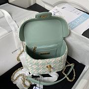 Chanel Small Vanity Casetweed, Lambskin & Gold Metalblue & Ecru Size 12.5x15x8cm - 5