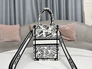 Dior Mini Book Tote-Telefoontasje White Size 13x18x5cm  - 6
