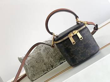 Mini Vanity Case Cuir Triomphe In Smooth Calfksintan Size 9.5x8x9cm