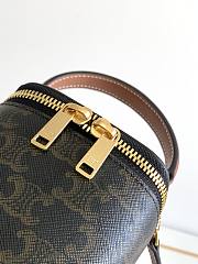 Mini Vanity Case Cuir Triomphe In Smooth Calfksintan Size 9.5x8x9cm - 3