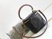 Mini Vanity Case Cuir Triomphe In Smooth Calfksintan Size 9.5x8x9cm - 2