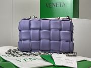Bottega Veneta Padded Handbag Purple Patent Leather Size 27x10x18cm - 2