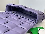 Bottega Veneta Padded Handbag Purple Patent Leather Size 27x10x18cm - 3