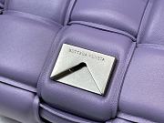 Bottega Veneta Padded Handbag Purple Patent Leather Size 27x10x18cm - 4