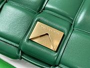 	 Bottega Veneta Padded Handbag Green Patent Leather Size 27x10x18cm - 3