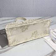 LARGE DIOR BOOK TOTE White Multicolor Rêve d'Infini Embroidery (42 x 35 x 18.5 cm) - 5