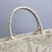 LARGE DIOR BOOK TOTE White Multicolor Rêve d'Infini Embroidery (42 x 35 x 18.5 cm) - 3