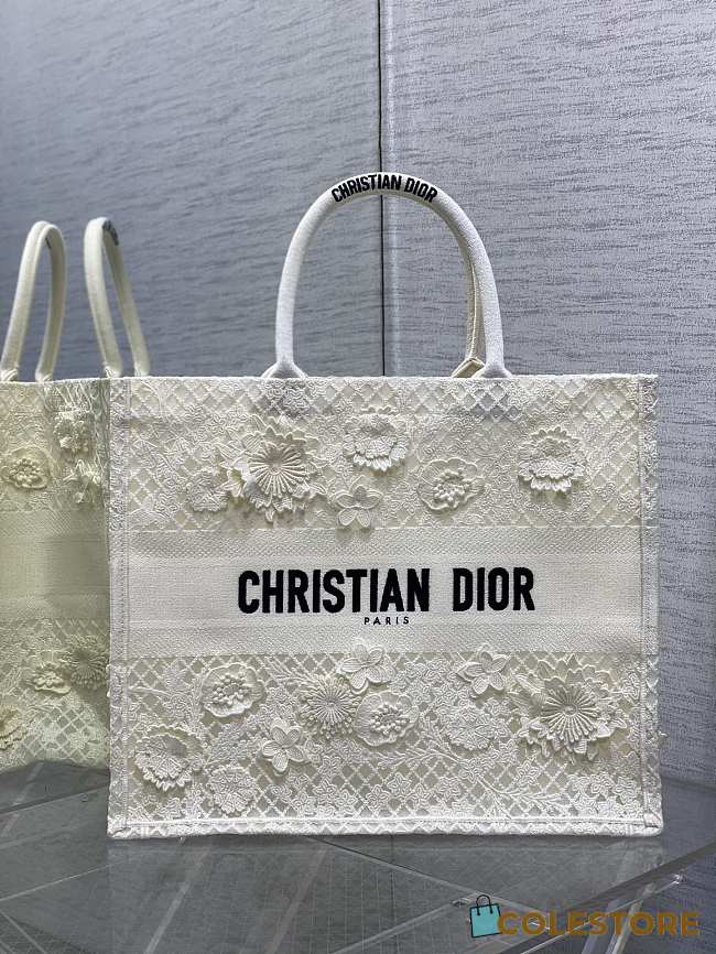 LARGE DIOR BOOK TOTE Black D-Lace Embroidery with 3D Macramé Effect 41*35*18cm - 1