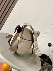 Loewe Women's Gate Mini Leather Bag Beige Size 21x13x9.5cm - 4