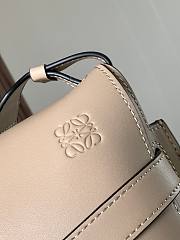 Loewe Women's Gate Mini Leather Bag Beige Size 21x13x9.5cm - 2