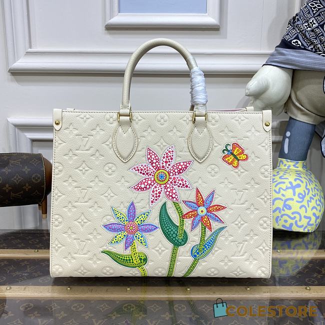 LV x YK OnTheGo MM White Size 35 x 27 x 14 cm - 1