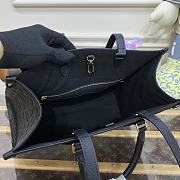 	 LV x YK OnTheGo MM Black Size 35 x 27 x 14 cm - 5