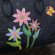 	 LV x YK OnTheGo MM Black Size 25x19x11.5cm - 2