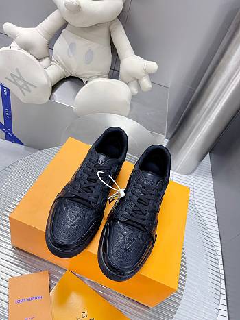 Louis Vuitton Trainer Black 