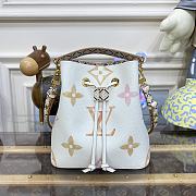 	 Louis Vuitton By The Pool Néonoé BB Beige Size 20*20*13 cm - 1