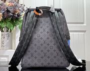 Louis Vuitton x YK Discovery Backpack Size 30 x 40 x 20 cm - 6