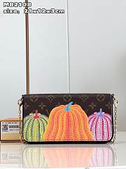  Louis Vuitton x YK Félicie Pochette Size 21 x 12 x 3cm - 1