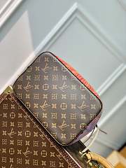 Louis Vuitton x YK Néonoé BB Bag Size 26×22×27cm - 6