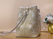 	 Louis Vuitton x YK Néonoé BB Bag White Size 26 x 26 x 17cm - 3
