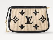 LV By The Pool Mini Pochette Accessoires 15.5 x 10.5 x 4 cm - 4