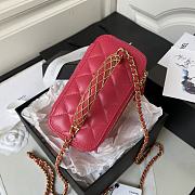 	 Chanel Vanity With Chain Dark Pink Size 17x9.5x8cm - 3