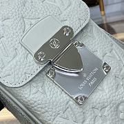 Louis Vuitton S-Lock Vertical Wearable Wallet Light Green M81522 12x19x7 cm - 3