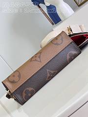 LV Onthego East West Size 25 x 13 x 18 - 5