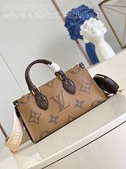 LV Onthego East West Size 25 x 13 x 18 - 4