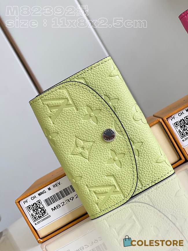 	 LV Wallet Green - 1