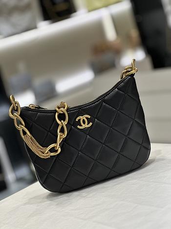 Chanel 23A Hobo Size  19*24*5cm