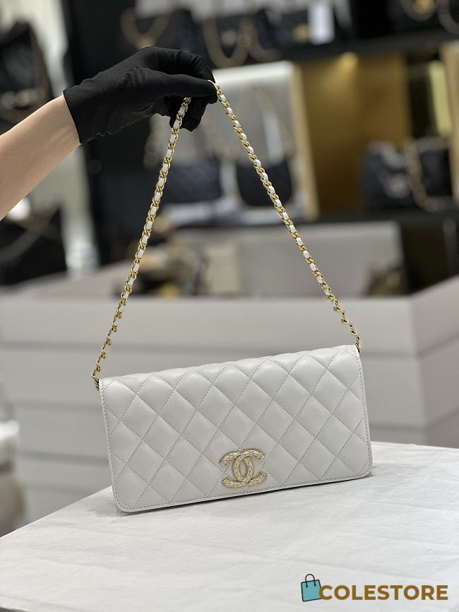 	 Chanel 23A White Size 11.5x26x4cm - 1