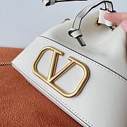 	 Valentino Garavani Mini Bucket Bag With Vlogo Signature Chain White 20x17x8cm - 3