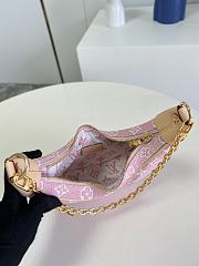 	 Louis Vuitton Loop Pink Size 23.0 x 13.0 x 6.0 - 2
