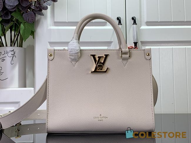 	 Louis Vuitton Lock&Go White Size 24.5 x 19.0 x 10.5 - 1