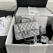 Colestore Chanel Silver Flap Bag Caviar Size 20x12x6cm - 1