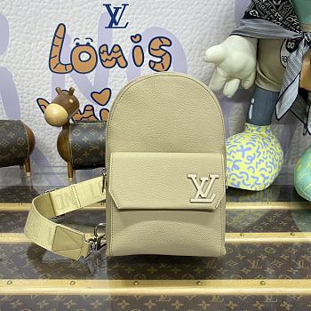 Louis Vuitton Pilot Aerogram Beige Size 20 x 30 x 4 cm 