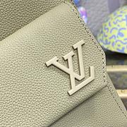 Louis Vuitton Pilot Aerogram Beige Size 20 x 30 x 4 cm  - 2