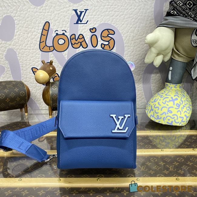 	 Louis Vuitton Pilot Aerogram Blue Size 20 x 30 x 4 cm - 1