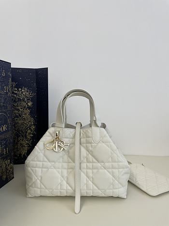 	 Colestore Dior Medium Toujours In White Size 28.5 x 21.5 x 19 cm