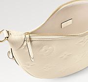Colestore Louis Vuitton Loop Hobo White M46725 Size 38 x 26 x 10 - 2