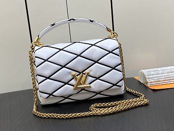 	 Colestore Louis Vuitton Go 14 Twist Black/White 23 x 16 x 10cm
