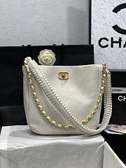 	 Colestore Chanel Hobo Handbag White Size 26x25x7.5cm - 1