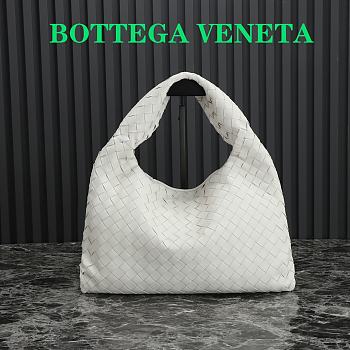 Colestore Bottega Veneta Medium White Small Hop Size 41×20.5×7.5