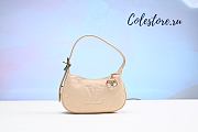 Colestore Louis Vuitton Mini Moon Cream M82425 Size 20.5x11x5cm - 1
