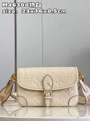 	 Colestore Louis Vuitton Diane M46388 Cream Size 24 x 15 x 9 cm